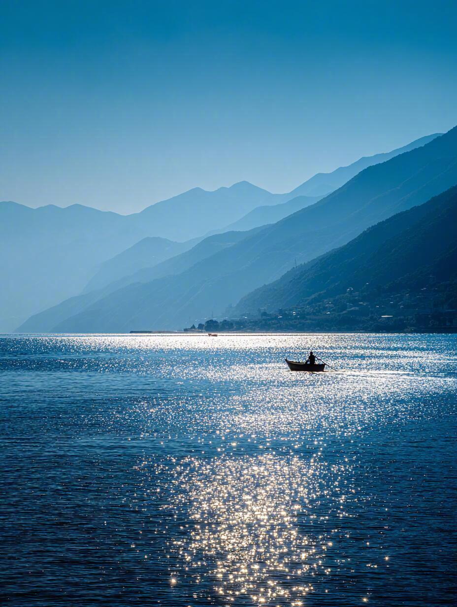 黛風簇浪落星河...