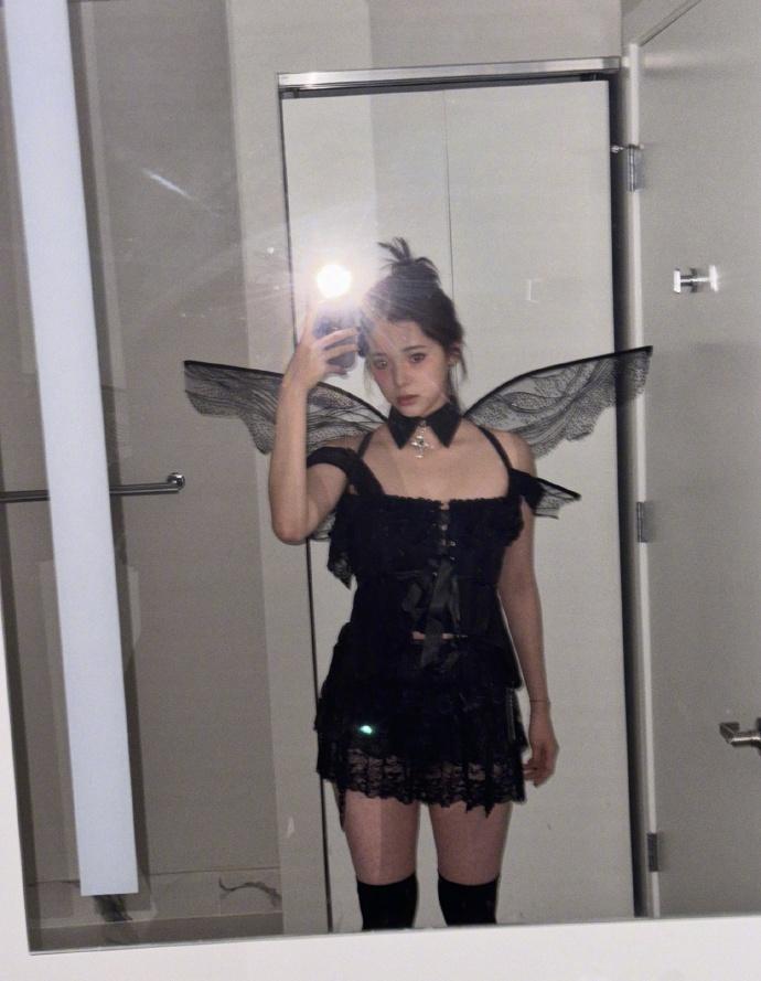 欧阳娜娜顶级魅魔cos，不愧是在国外读书的娜比​​​