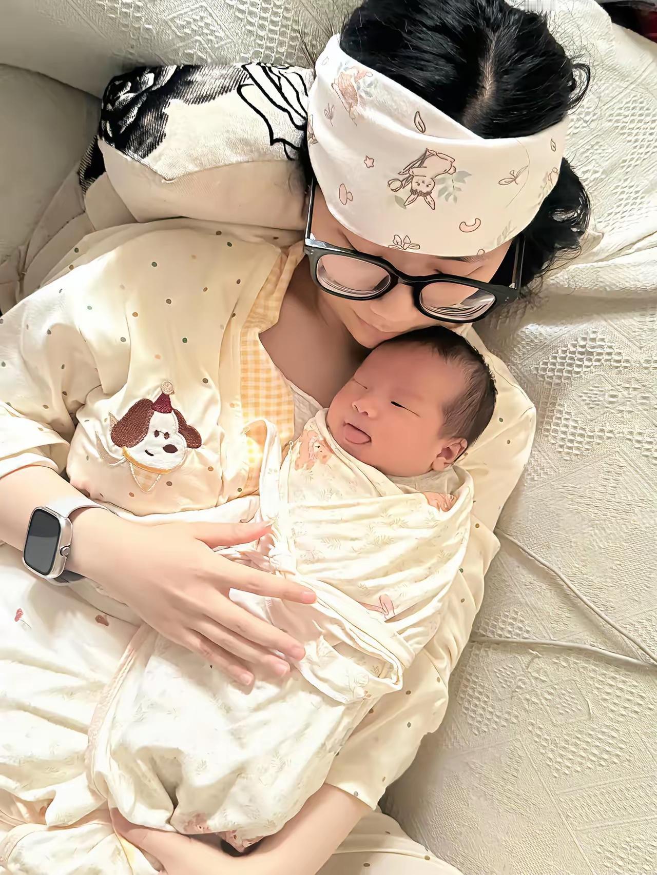 女子吐槽说，她生完孩子第3天，婆婆把一碗小米粥端到床头柜上，并告诉我，饿了喝几口
