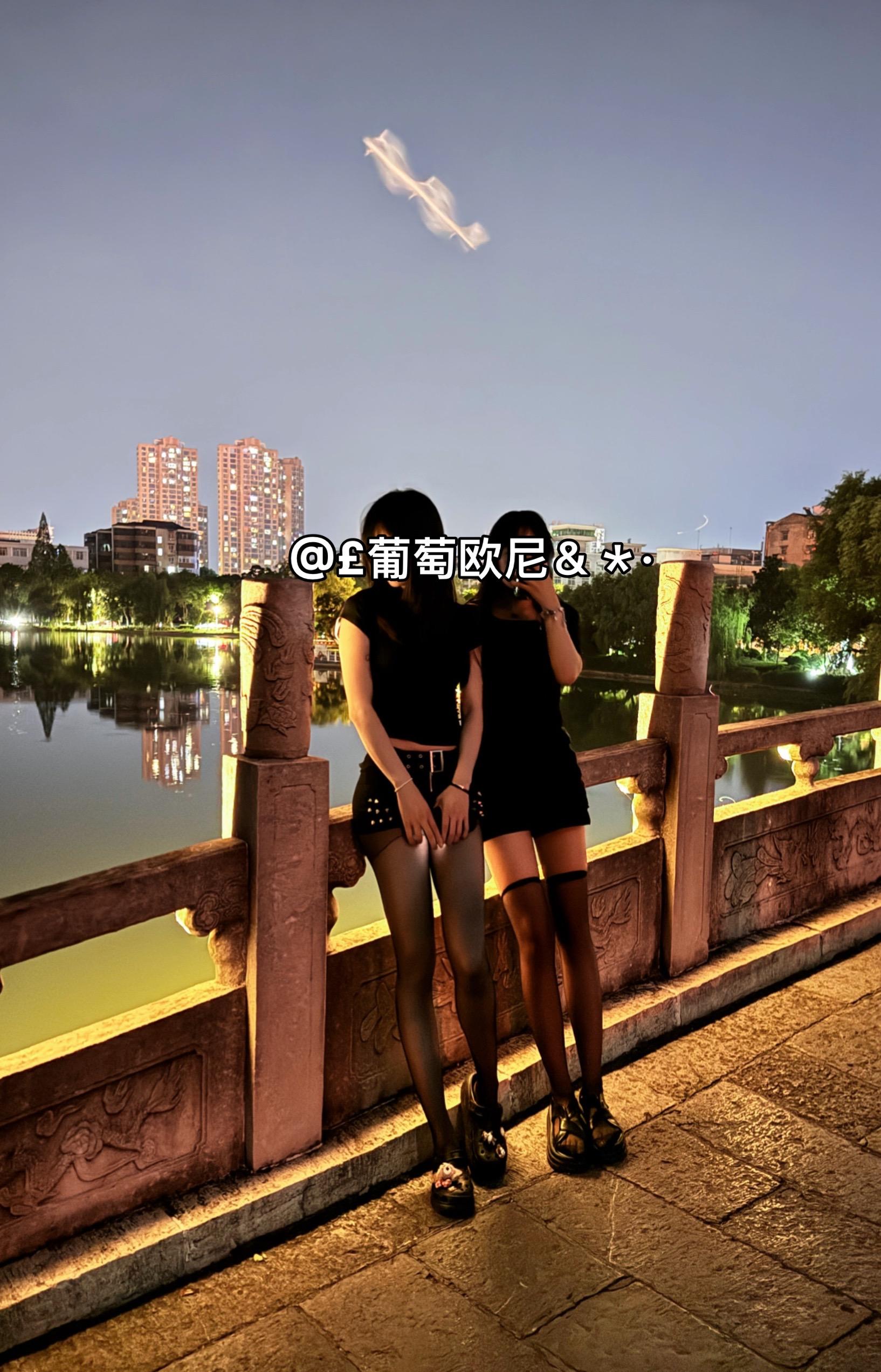 不需要理解 各有各的浪漫。闺蜜穿搭