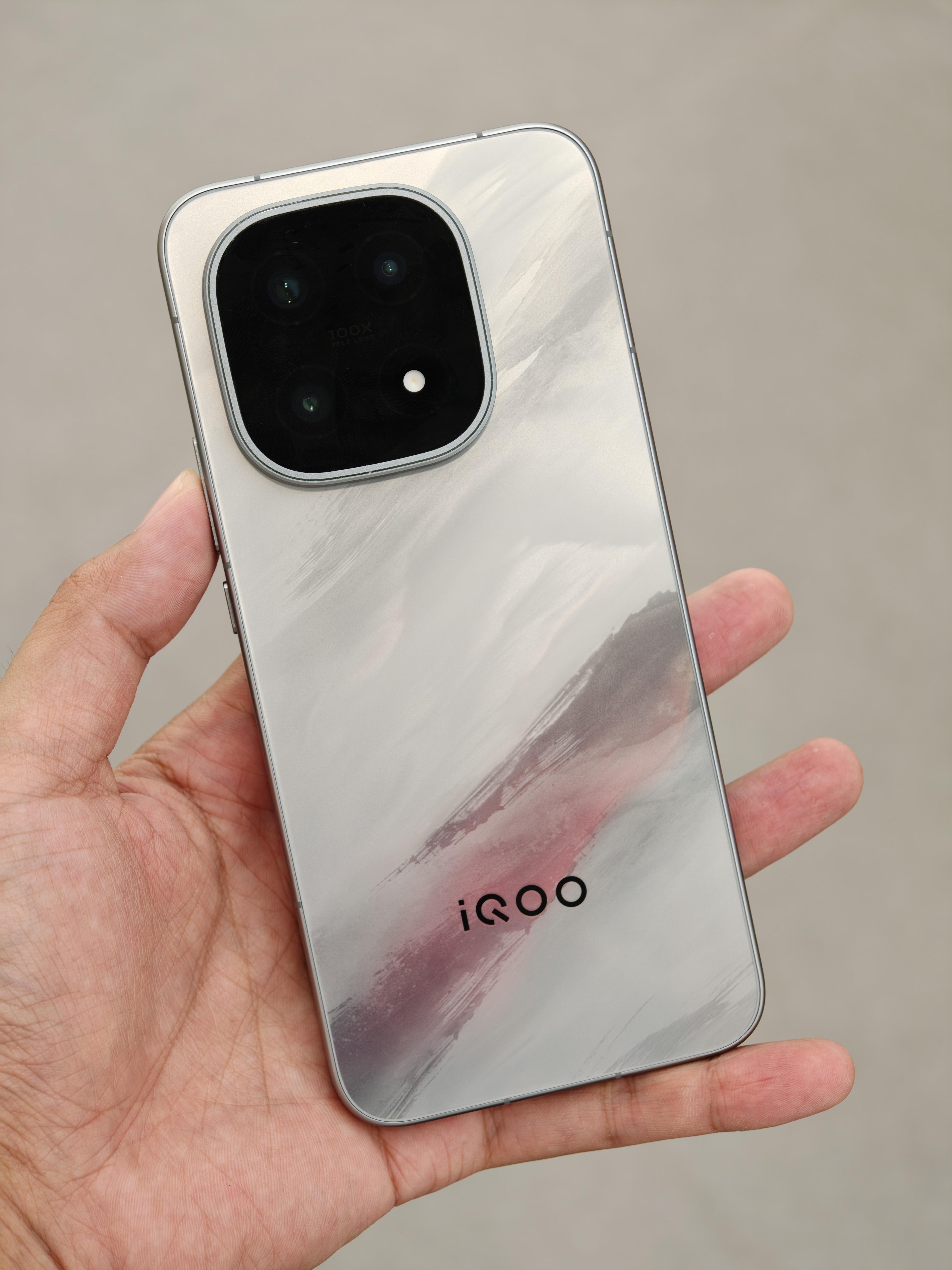 iQOO15哪哪儿都不基础iQOO15这块屏幕，我之前就说过，东半球最好的一