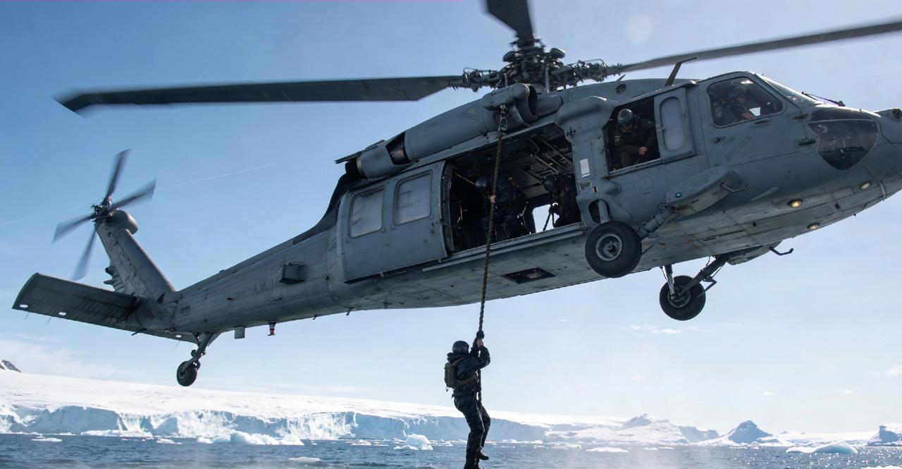 丹麦及时将美潜艇艇员转运至格陵兰岛就医当地时间2月21日，一艘在格陵兰岛附