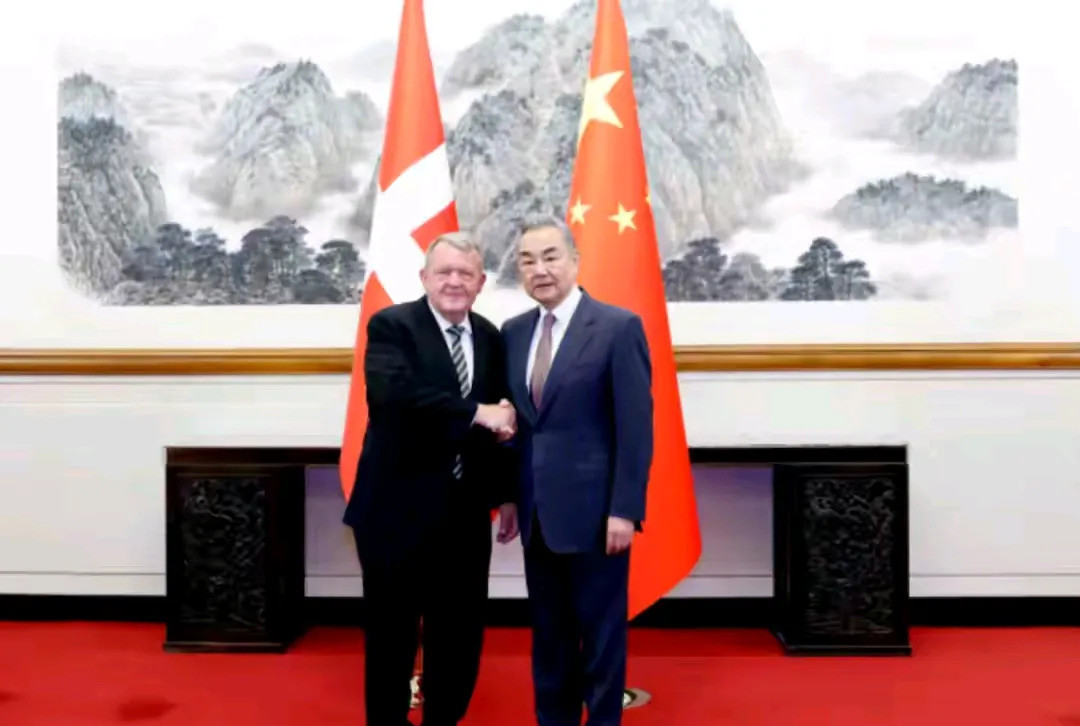 丹麦外长真敢说，中国直接硬刚万万没想到啊，丹麦外长跑到中