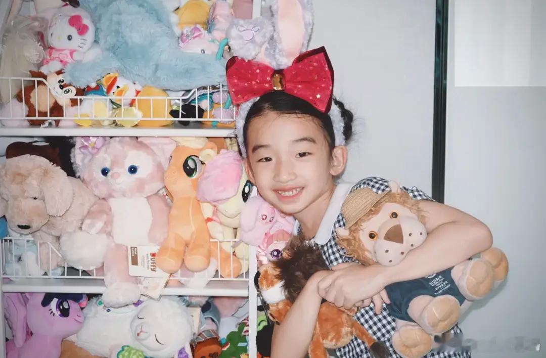 何雯娜从杭州搬深圳定居，女儿6月才幼儿园毕业，开学插班上2年级！​​​