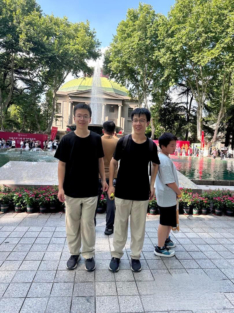 三胞胎兄弟同考上硬核工科名校，培养之路普通家庭能复制？刷到三胞胎兄弟同时考上