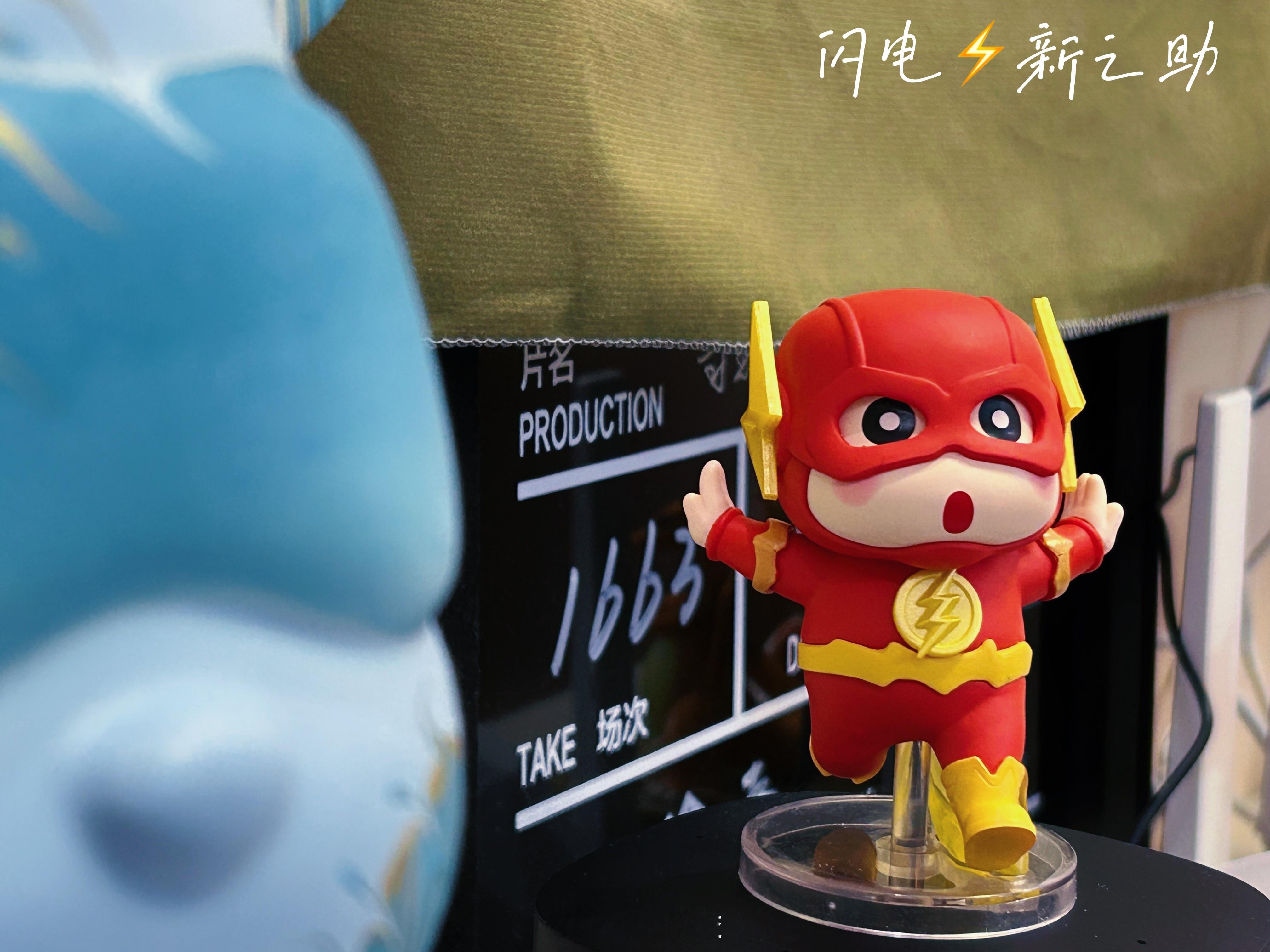 五一最后一天我家小章鱼在运河畔给我买的礼物闪电侠之野原桑Cos版[墨镜]​​​