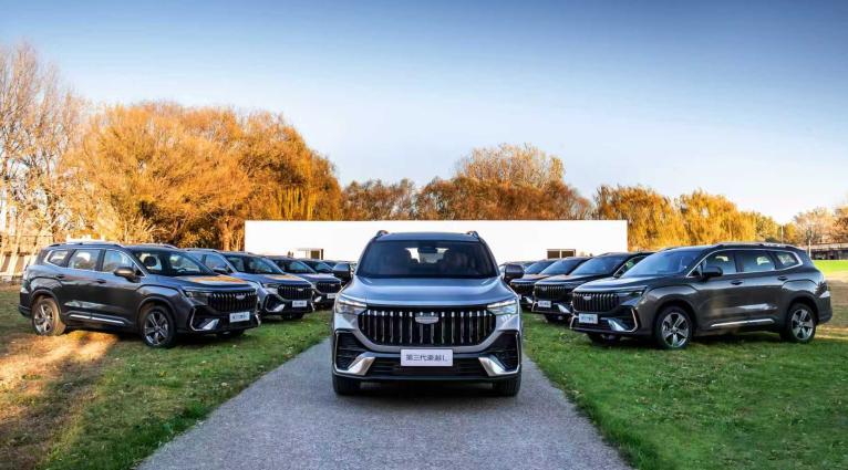 吉利第三代豪越L正式登场。但新车这波操作，咋看都有点“换汤不换药”呢？[吃瓜群众