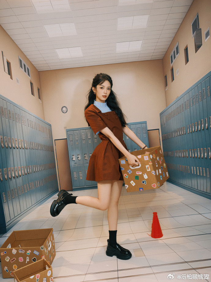 周也美拉德短裙周也美拉德短裙的造型真的是太好看了呀，完全能够感受到了身上这种