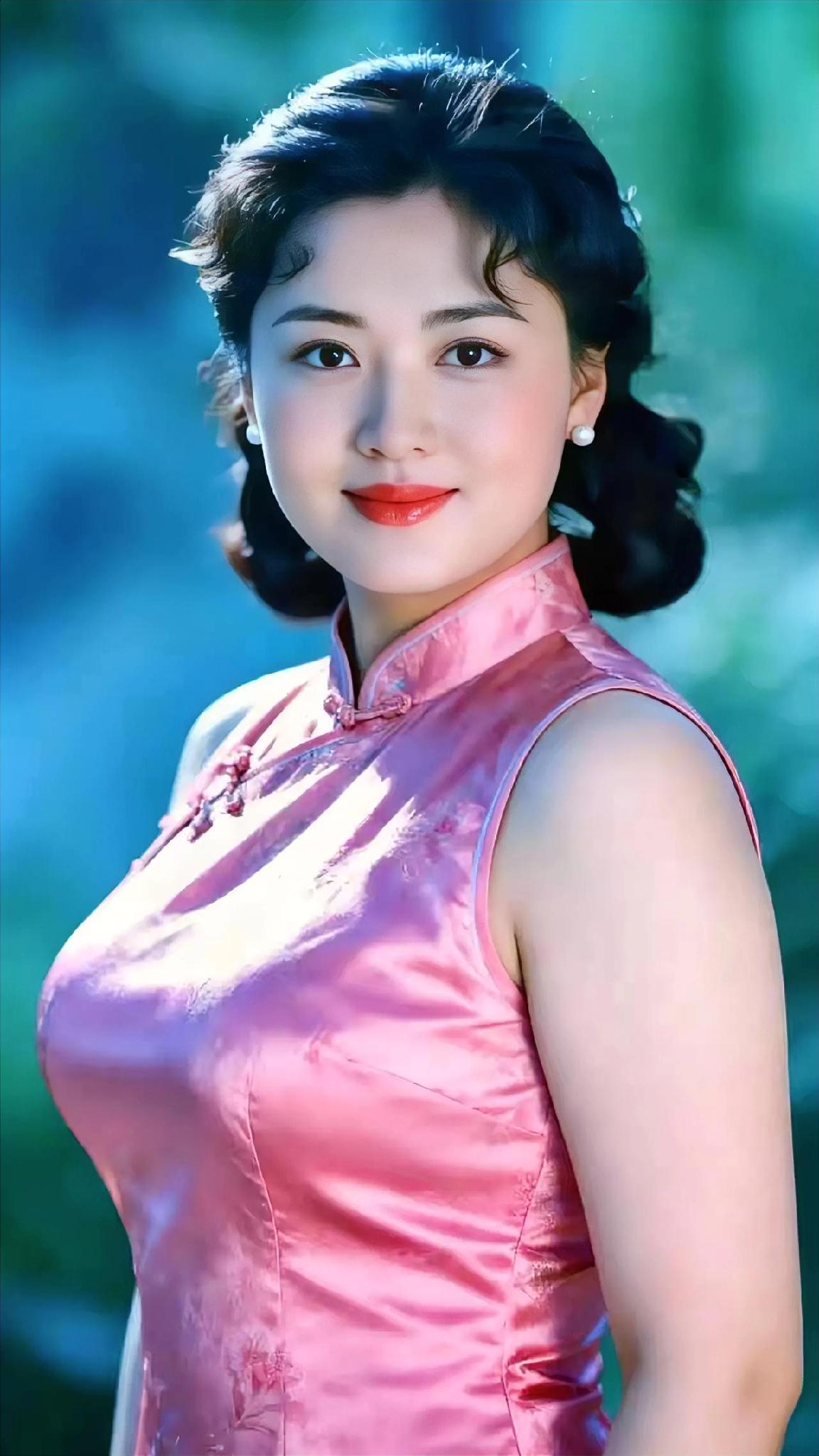 复古风华，粉黛佳人，韵味十足。