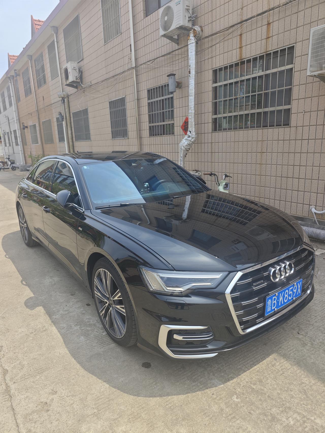 趁着五一高速免费，带着老婆孩子一起回学校看了一下，十多年没有回去了，路况不熟，也