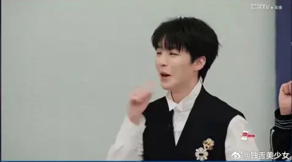 王俊凯来浪姐的原因王俊凯空降《乘风2026》当送考人，只为兑现与徐洁儿的约定。因