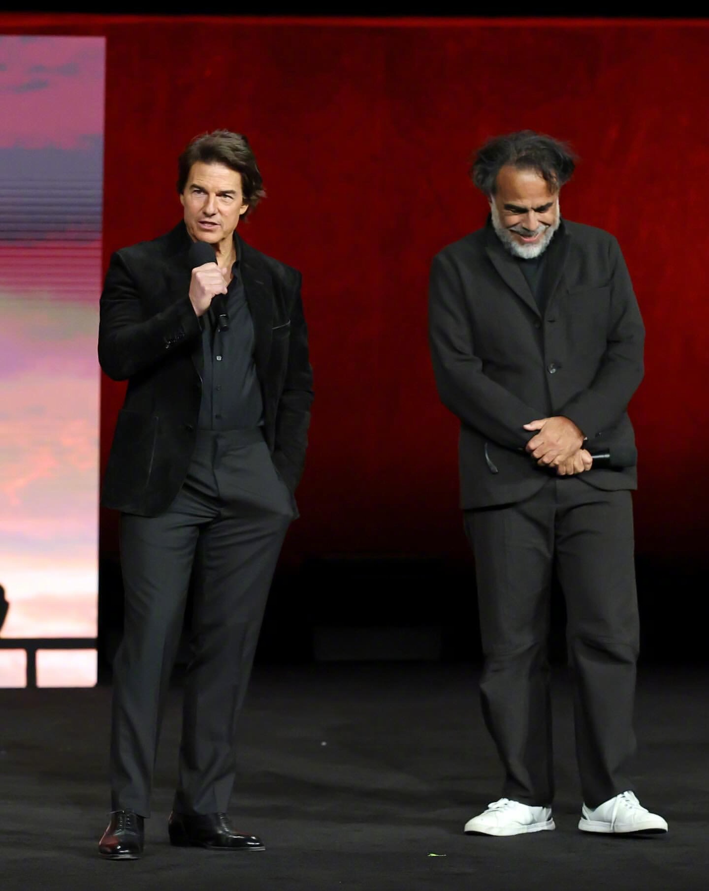 出席2026年CinemaCon活动的汤姆·克鲁斯，与导演亚历杭德罗·冈