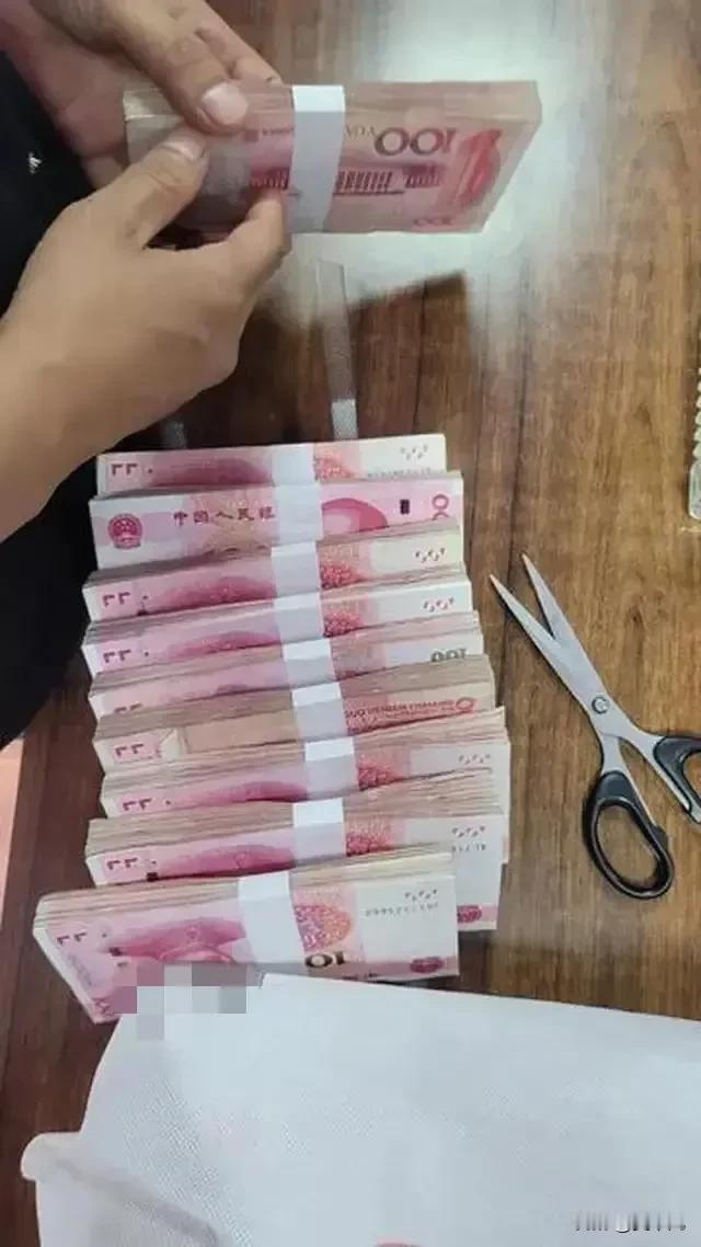 只要你能存够5000块，那么你很快就能存够20万！五年前，我表弟那叫一个难啊。