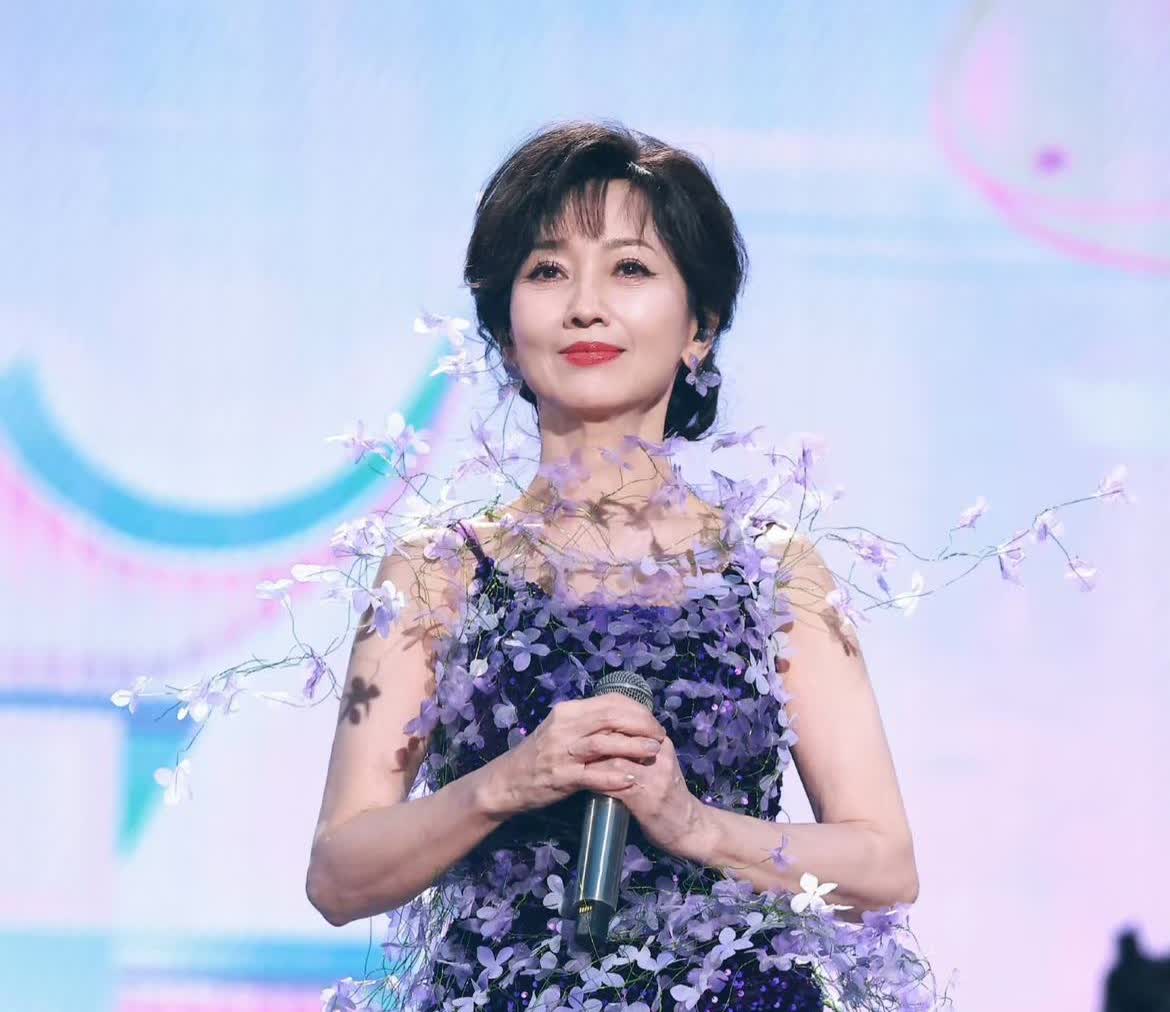 71岁的赵雅芝为啥不敢退休？不是因为情怀，也不是因为图名图利，而是因为她