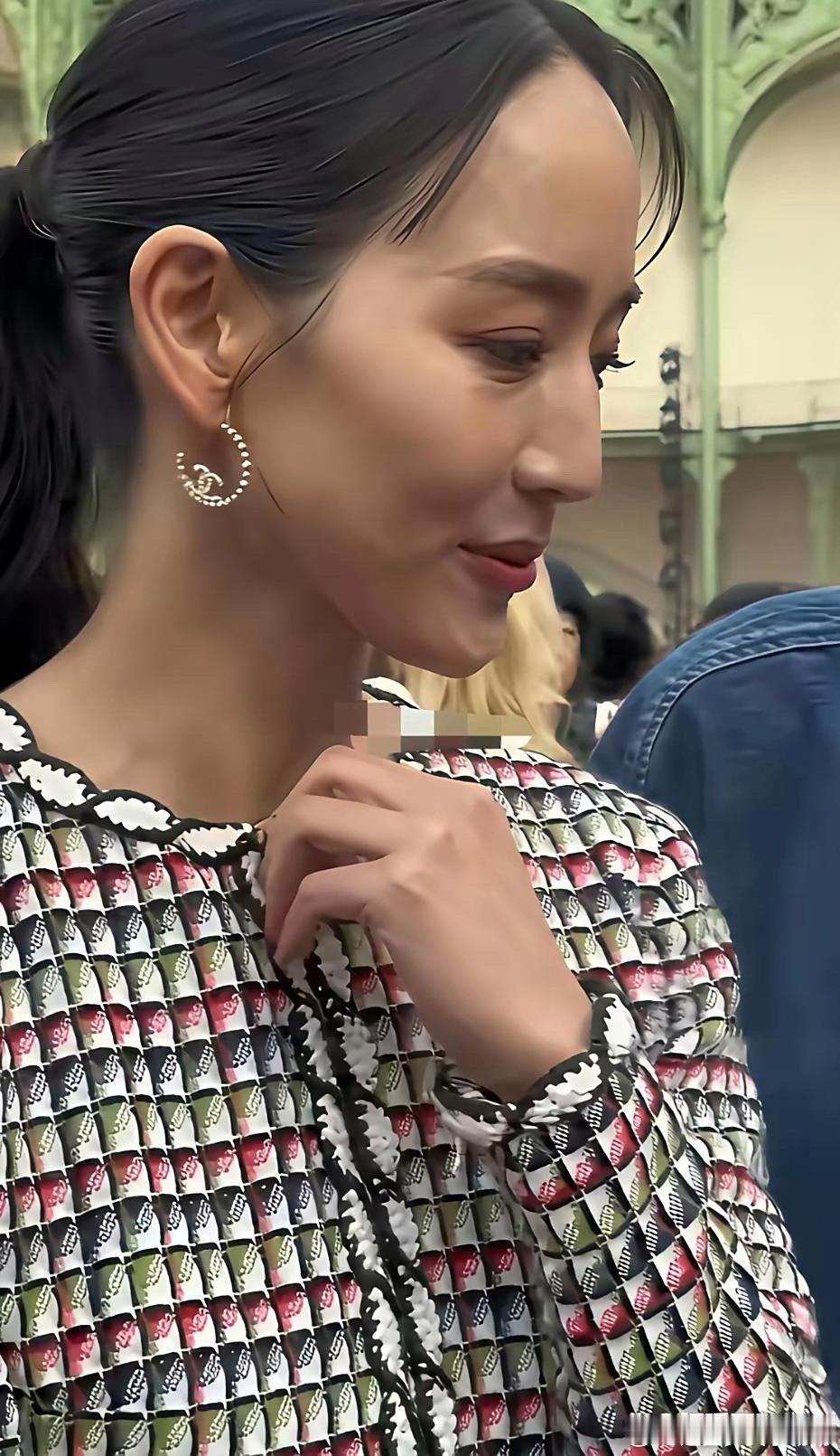 张钧甯这一看就体脂率很低，是不是跑步跑太多了的缘故​​​
