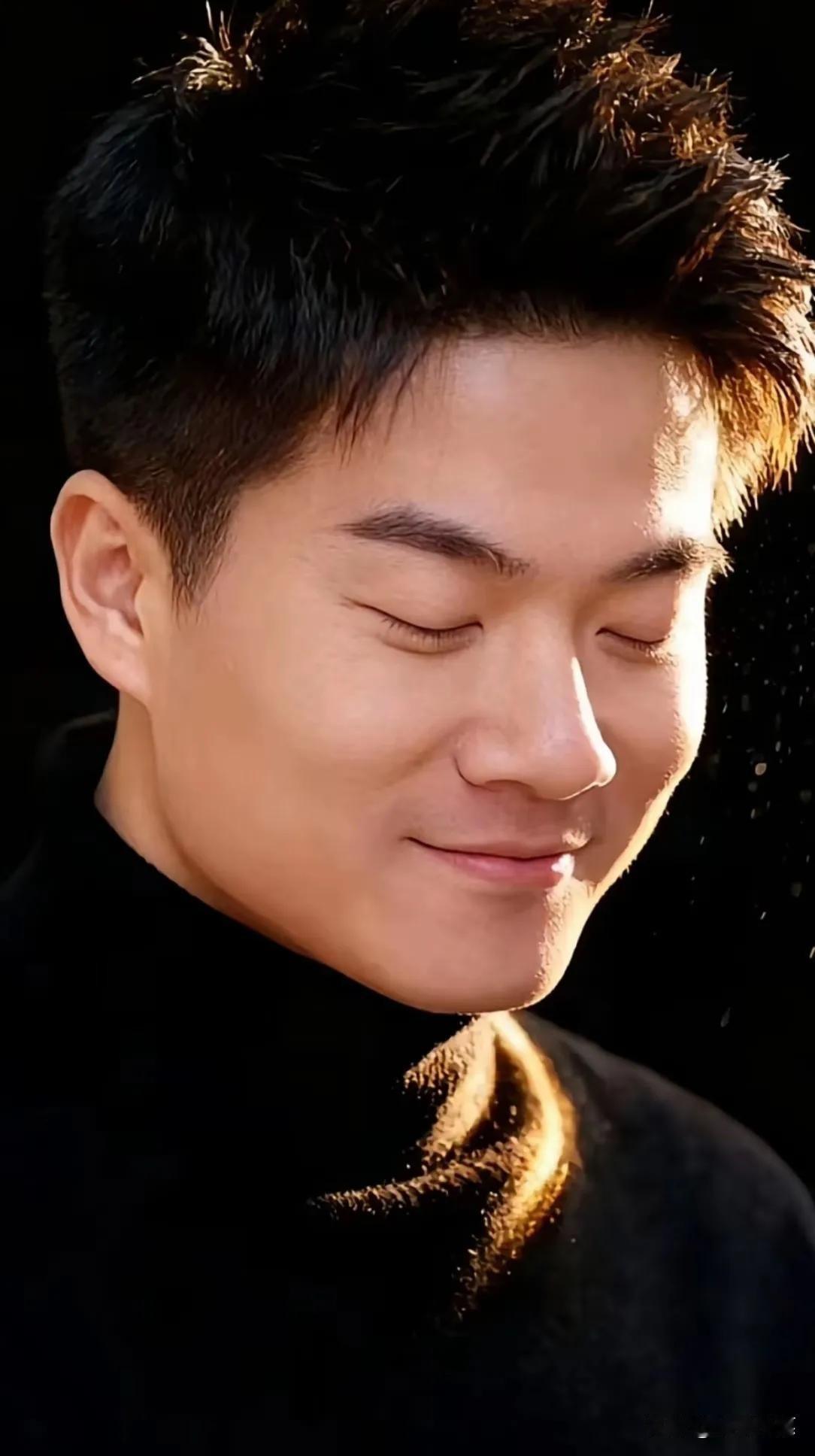 大家都在夸董宇辉有格局，我倒觉得他挺“鸡贼”的：他用最小的成本，赚了最大的口