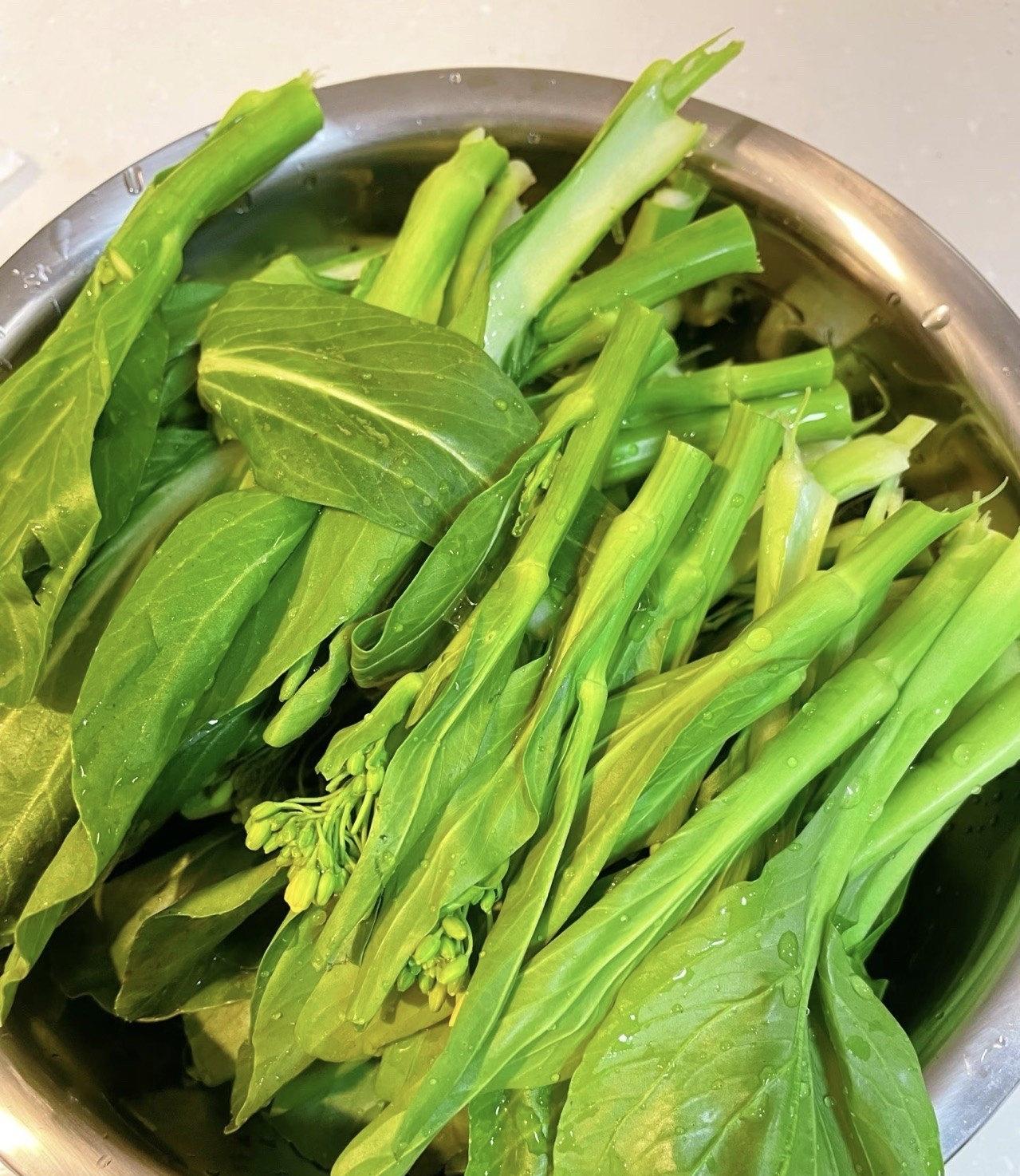 凉拌油菜花（清爽开胃）油菜花炒鸡蛋（鲜香下饭）油菜花煎饼（香脆可口）油菜花