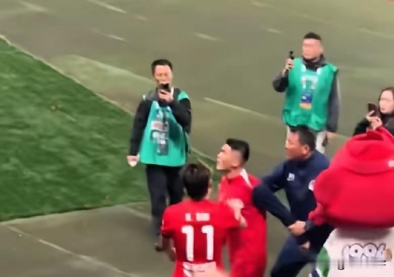 就算我踢的再烂，只要给差评我就怼回去，不知道什么时候河南队也开始出现这样的臭毛病