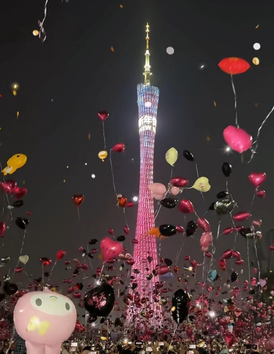 2025：中国学会了跨年……昨天我看新闻报道称：随着2025年的日历即将翻过