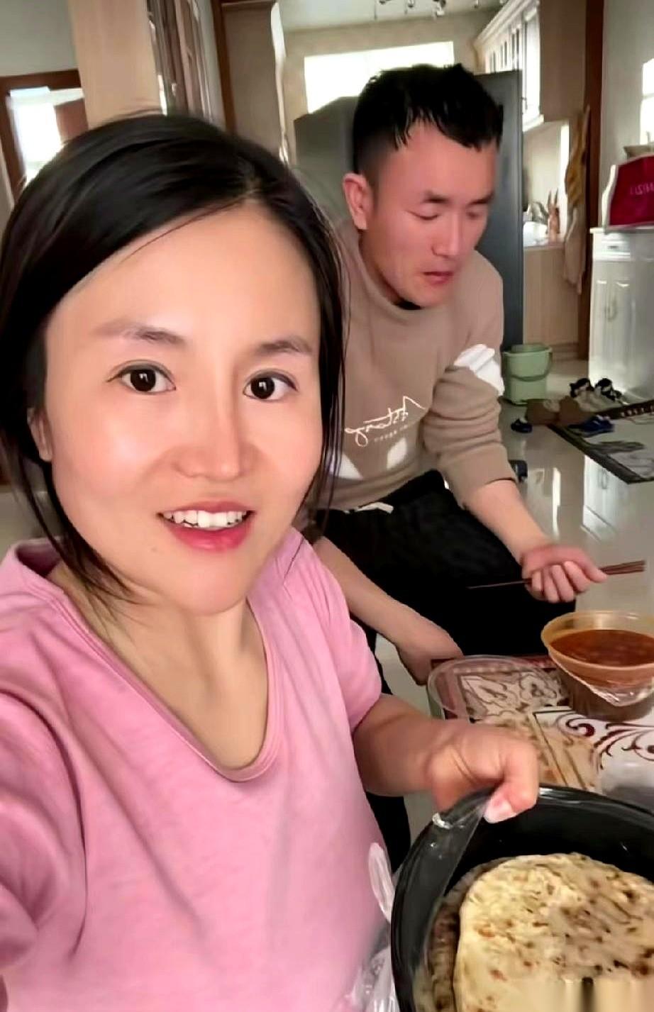 陪姐姐开15个小时的车过来，再默默开15个小时回去。整整30个小时，一个年轻人