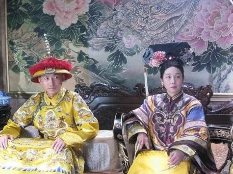 1900年初，慈禧决意废掉光绪，她召集近支王公贝勒、军机大臣、六部尚书、内务大臣等人开会，开篇便提出