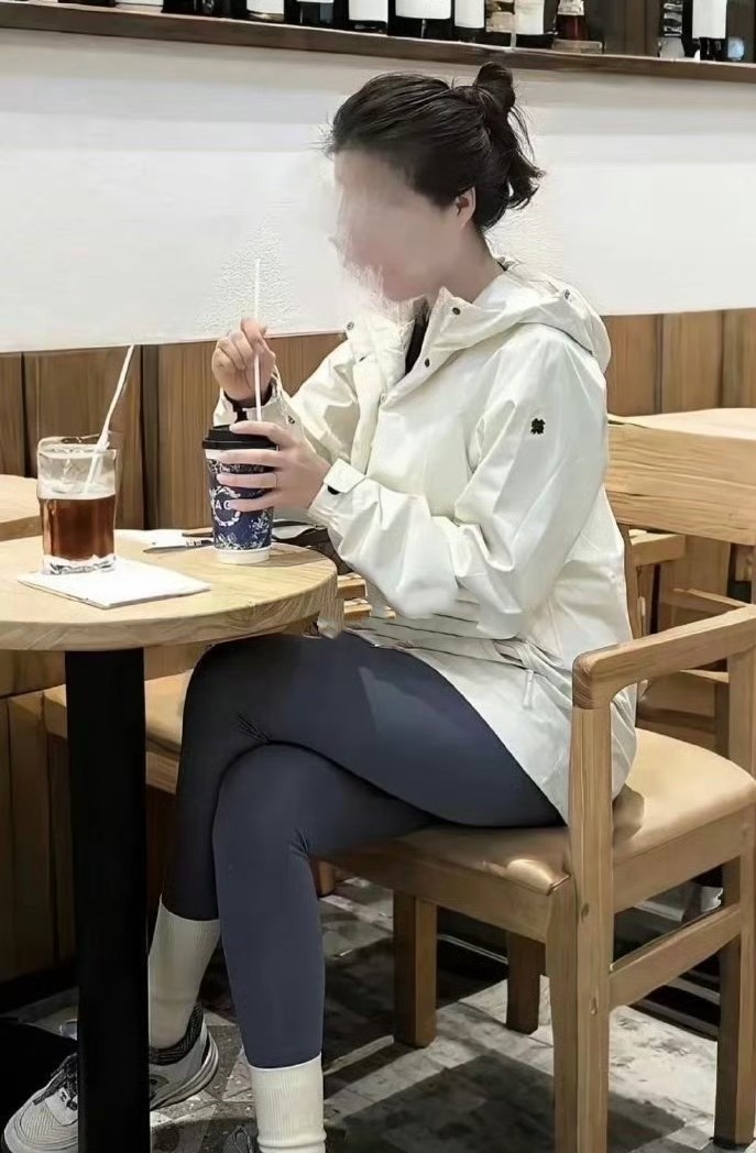 其实只要不把臀部露出来，穿鲨鱼裤出门也就不再那么违和了，你认为呢？