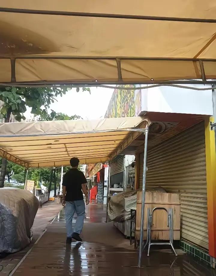 弟弟终于爆发了，弟弟指着他丈母娘说，你要是再不搬走，我就和你女儿离婚，自从弟媳
