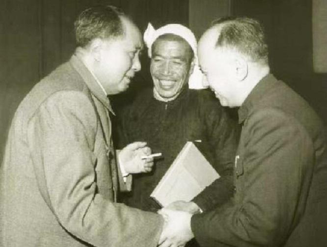 1980年，陈永贵辞去国务院副总理职位。临行前，向华国锋辞别，忍不住感叹：除了毛