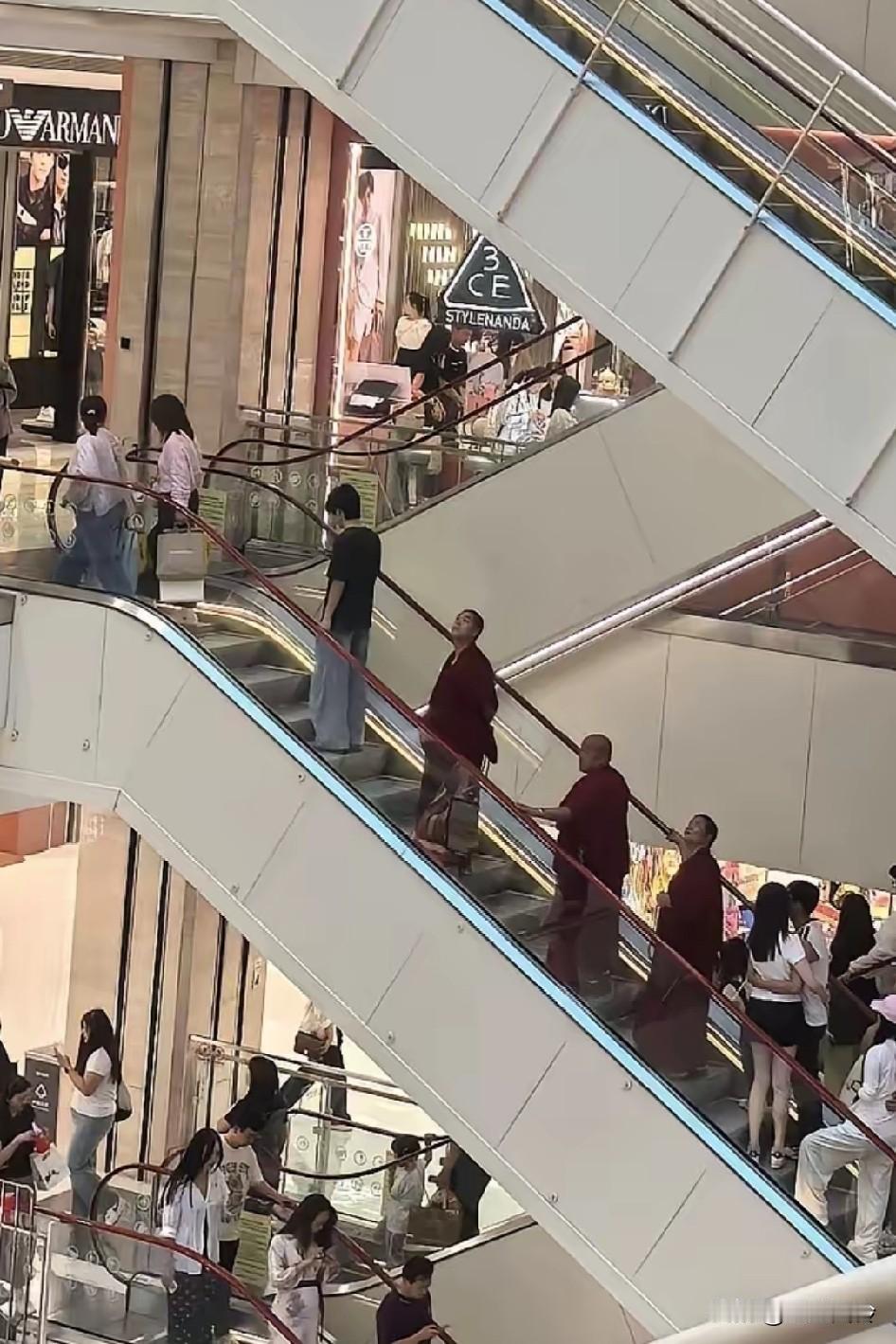 听说了赛格自杀事件，翻到了13年前赛格开始招商的广告，是这些商户一步步造就了赛格