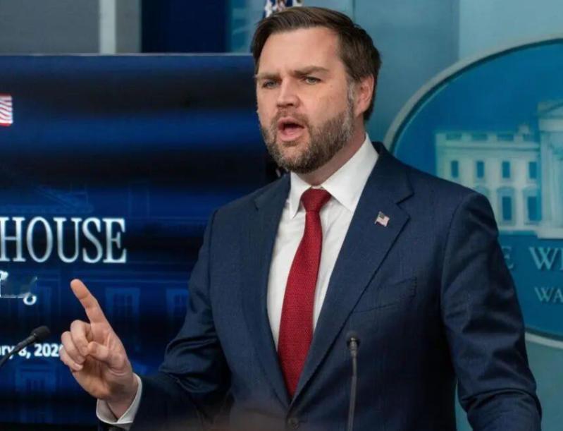 美媒今天报道：若伊朗拒不妥协，特朗普手中的王牌——海军封锁没人能忘了，特朗普