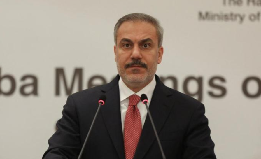 土耳其罕见对“沙姆解放组织”发布警告，朱拉尼已经不受控了。土耳其外交部长<em>菲丹</em>说，