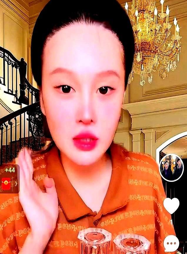 赵本山女儿球球最近聊起家里的规矩，直接爆了个料：“我们家有个不成名的规定，从小如