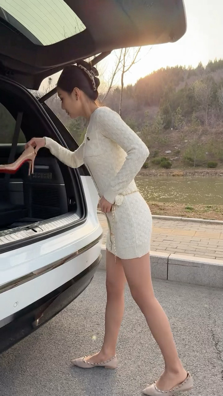 不开车时换上高跟鞋