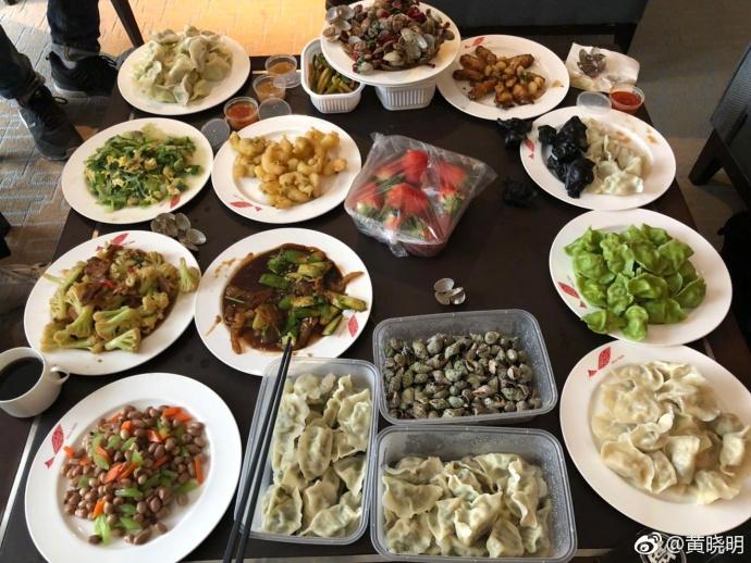 黄晓明晒青岛家常菜, 满满一大桌馋坏吃货, 这些山东美食你认识几道
