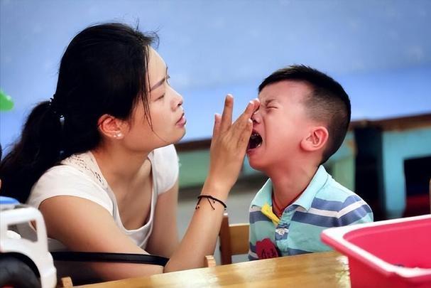 好家教成就好孩子：这6件事越早教越好孩子的成长，离不开家庭的教育，而父母是孩