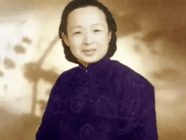 1949年，谢晋元的遗孀向陈毅要了一个房子，陈毅就把吴淞路466号送给她，几天后
