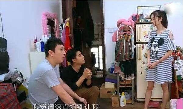 2016年，王思聪跟随节目组到了女嘉宾的家里，看到对方的贫寒。对方说要煮方便面来