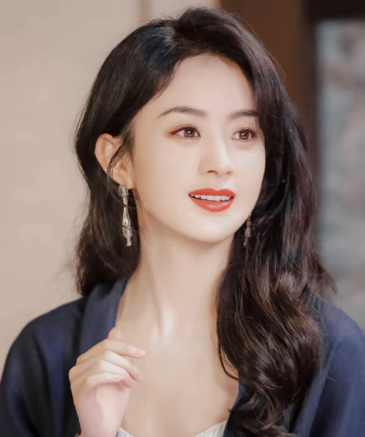 发现没​赵丽颖是真的懂得炒热度的​当年《知否》热播，大家怀疑赵丽颖和冯绍峰因戏生