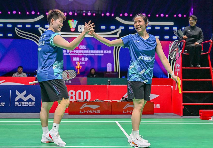中国羽毛球俱乐部超级联赛混团第二场半决赛，辽宁极兔李永波队3-1战胜青岛仁洲队。