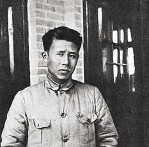 1933年2月，陈赓和廖承志在上海法租界先后被捕，廖承志一副贪生怕死的样子主动提