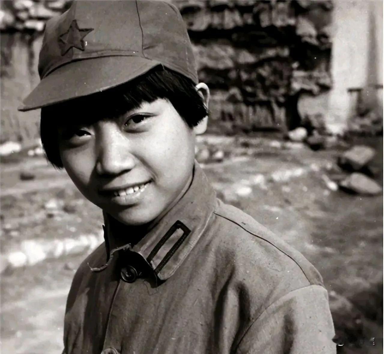 1936年，12岁红军战士被土匪抓住，要被杀死时，小战士说：“你们还是用刀吧，留