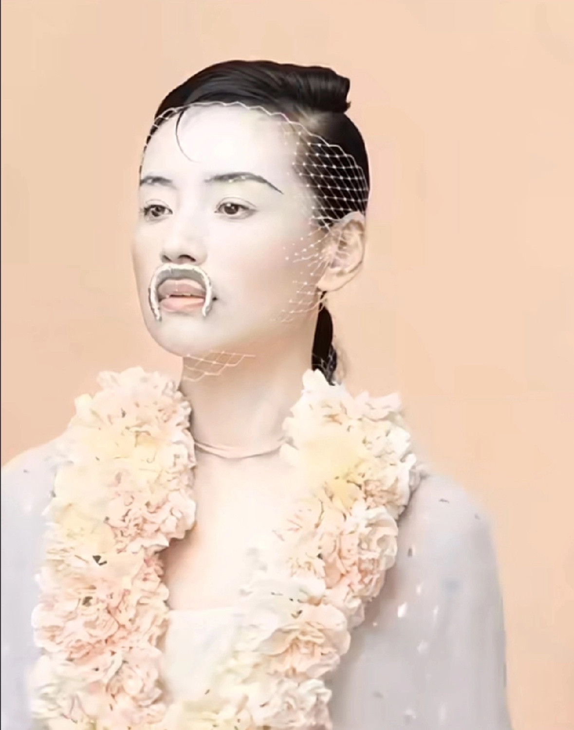 董洁的时尚大片引争议！没有一张是好看的