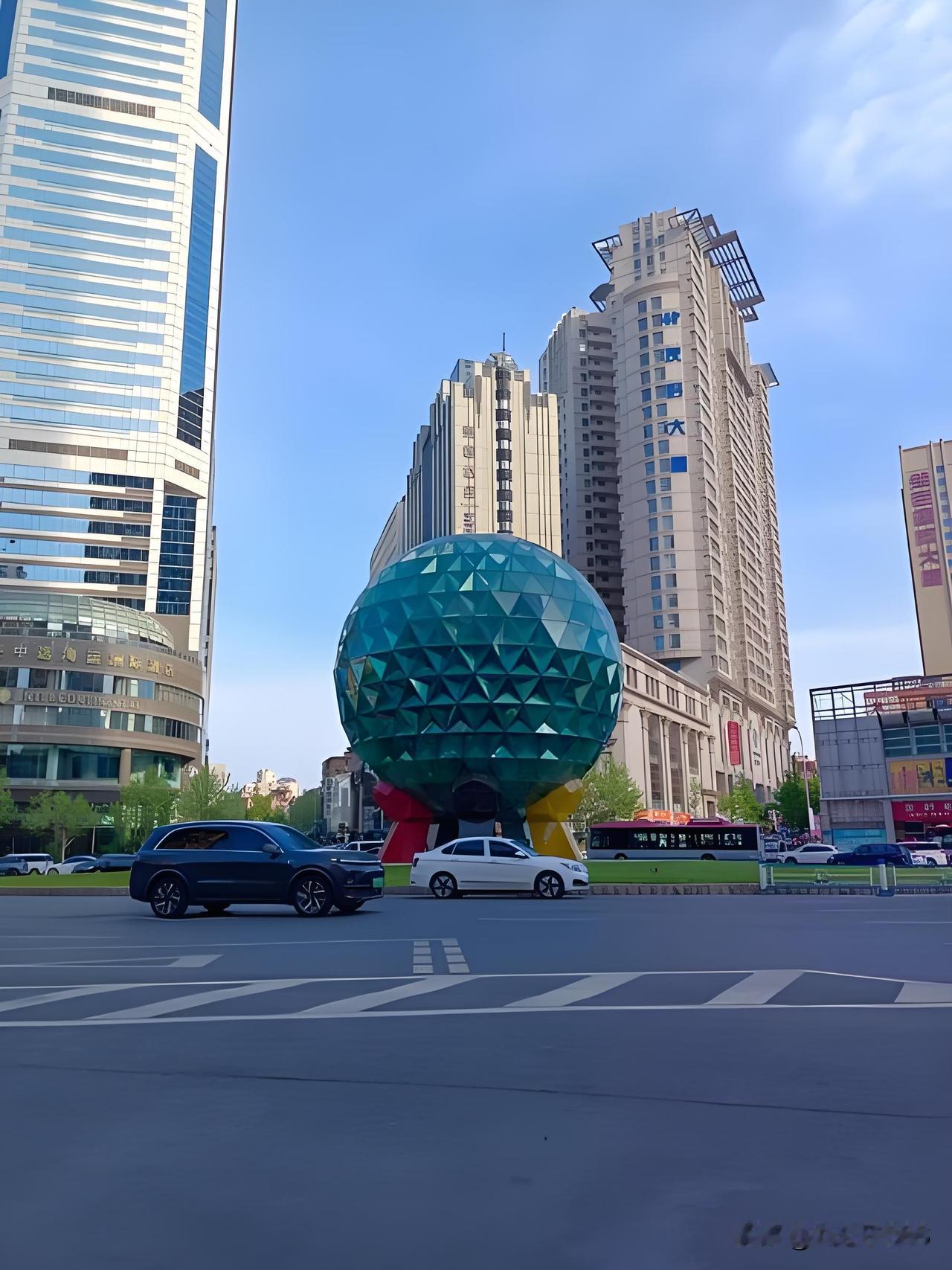 大连在东北确实与众不同首先就是大连市经济发展排名第一，哈尔滨，长春，沈阳等城市