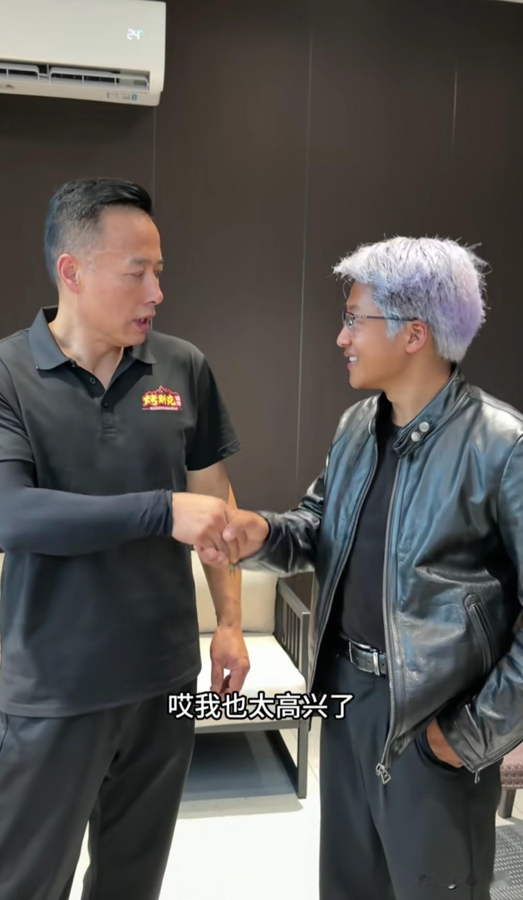 国产黄仁勋和国产马斯克终于见面，两大科技大佬直接实现“国产化”。不得不说，长了一