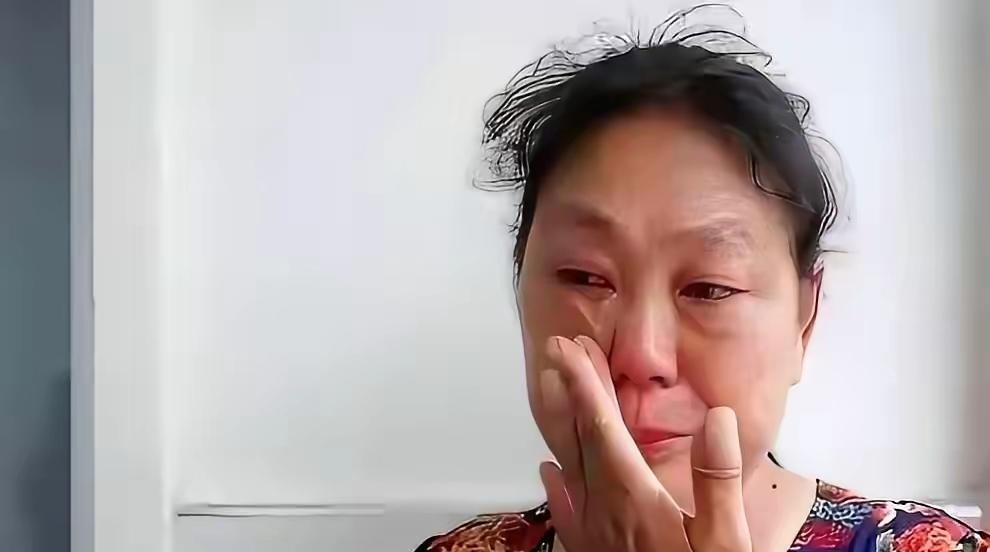 亲妈一番高调炫耀，硬生生毁掉儿子安稳的增收门路，上海这件事真给爱显摆的人上了沉重
