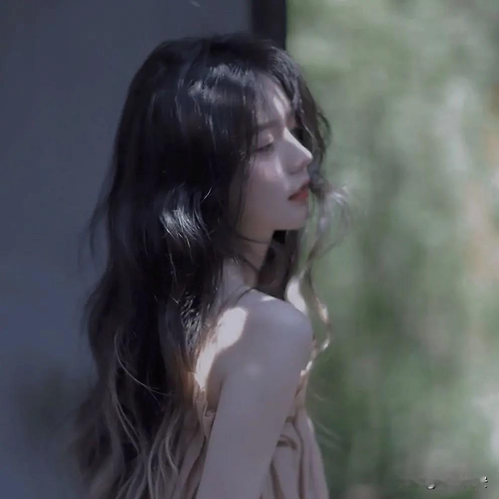 人性铁律，一定要牢记。1.喜欢谈感情的人，大概率是穷人。2.喜欢谈利