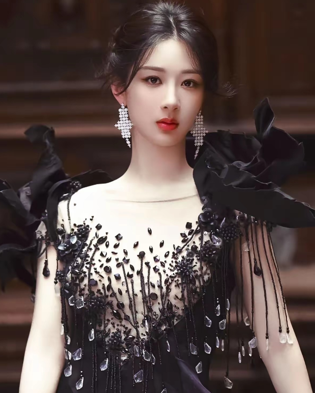 现在的杨紫真不是一般人能娶得起的成毅都说急用找她，六十万六百万都没问题张一山