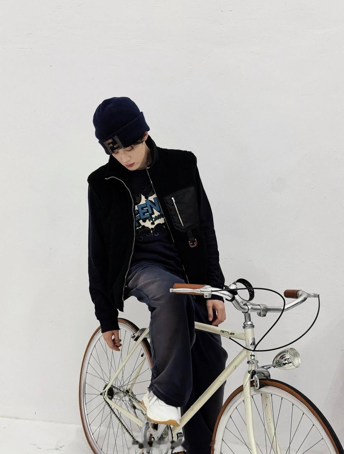 檀健次ins更新，太潮了