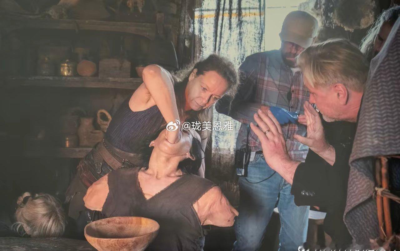 《奥德赛》用了好多实拍镜头啊女巫把男人变猪这段也是幕后照片能看到每一段的模型变化