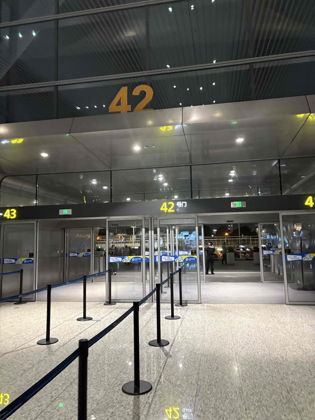 血的教训告诉大家广州白云机场T3航站楼地铁不能直达，转城际铁路你要看好列车时刻